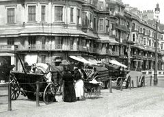 Cab-Rank-corner-of-Warrior-Square-and-Eversfield-Place.-1903.